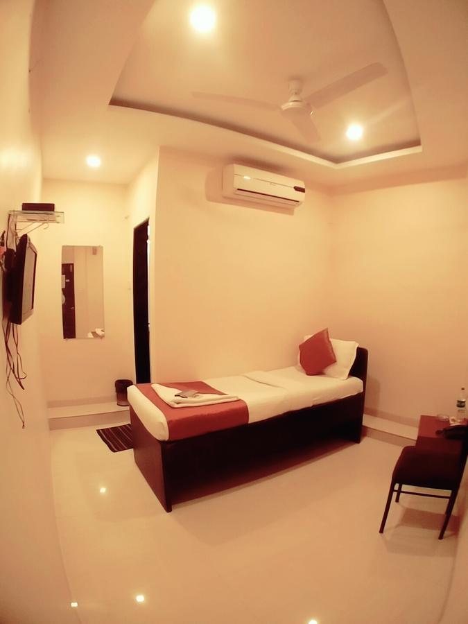 Hotel Sai Residency Мумбай Екстериор снимка